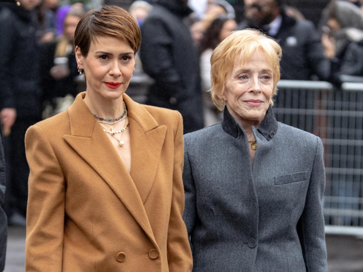 sarah-paulson-&-holland-taylor’s-rare-appearance-at-fashion-week-prove-they’re-one-of-the-chicest-couples-in-hollywood-–-yahoo-life