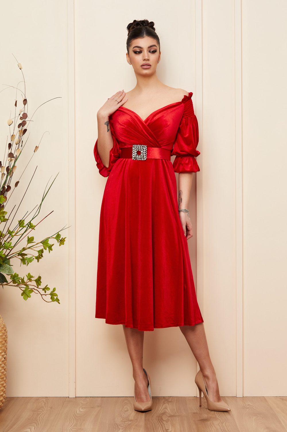 rochie midi eleganta rosie din catifea 3 5
