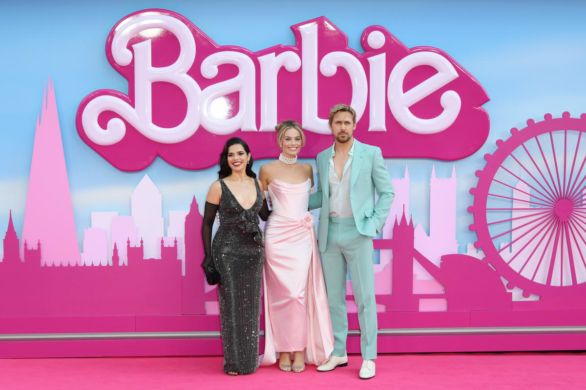 the-fashion-filled-‘barbie’-press-tour-continues-with-a-glamorous-pink-carpet-in-london